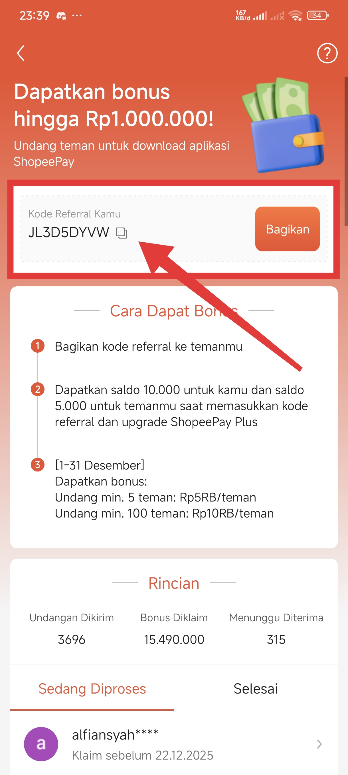 Halaman program referral ShopeePay menampilkan kode unik pengguna, rincian bonus saldo 10.000, dan statistik undangan